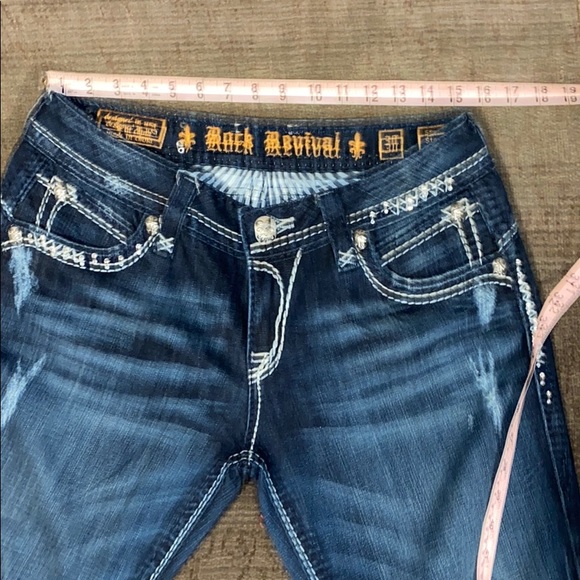 Destress Rock Revival Capri Jeans - Picture 5 of 12